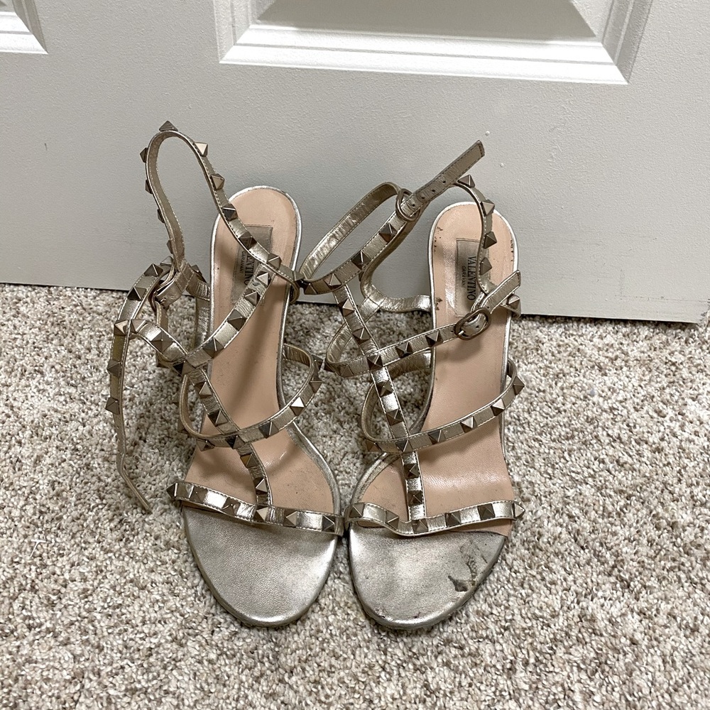 Valentino sandals/heel